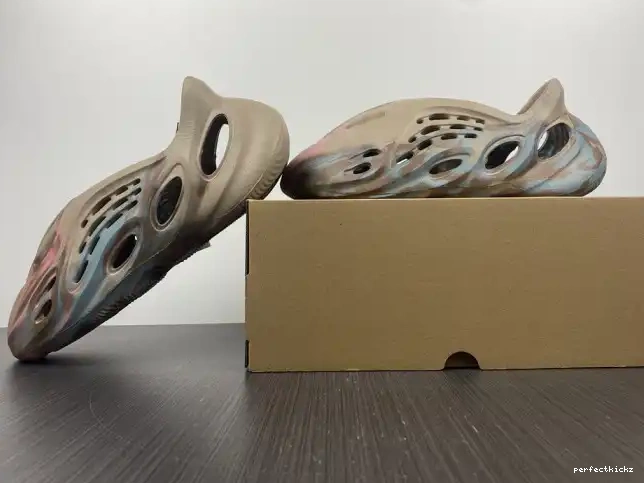 Runner Adidas GY3969 Yeezy Foam 0529